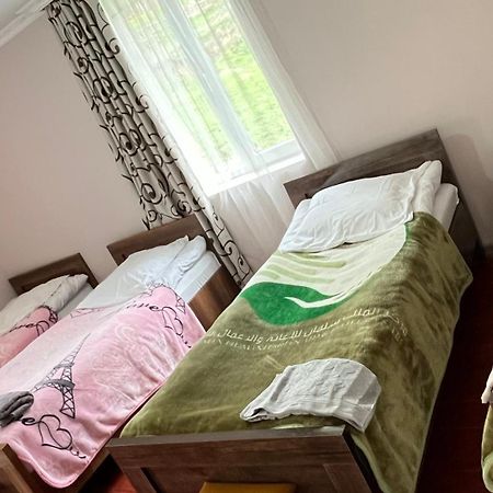 Ciuri'S Guesthouse Zhabeshi Esterno foto
