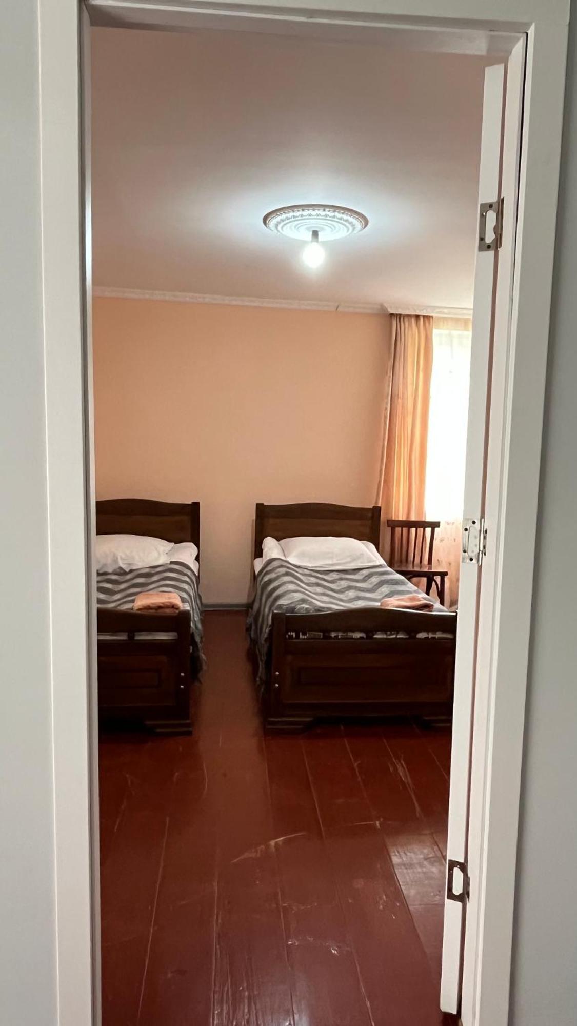 Ciuri'S Guesthouse Zhabeshi Esterno foto