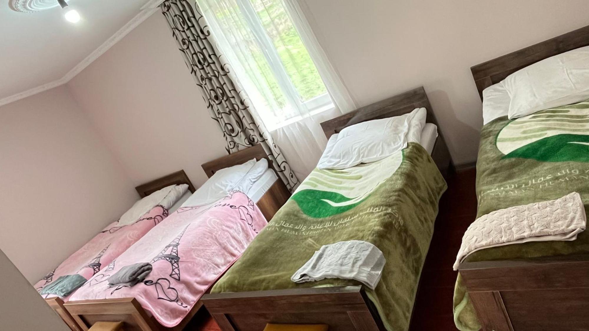 Ciuri'S Guesthouse Zhabeshi Esterno foto