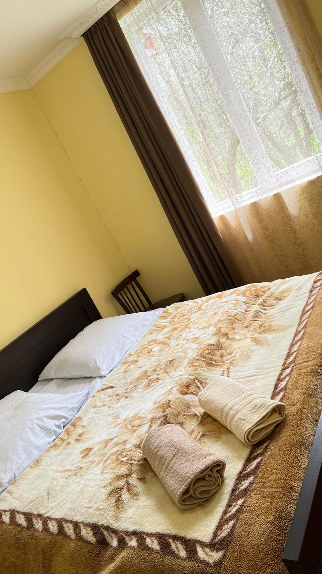 Ciuri'S Guesthouse Zhabeshi Esterno foto