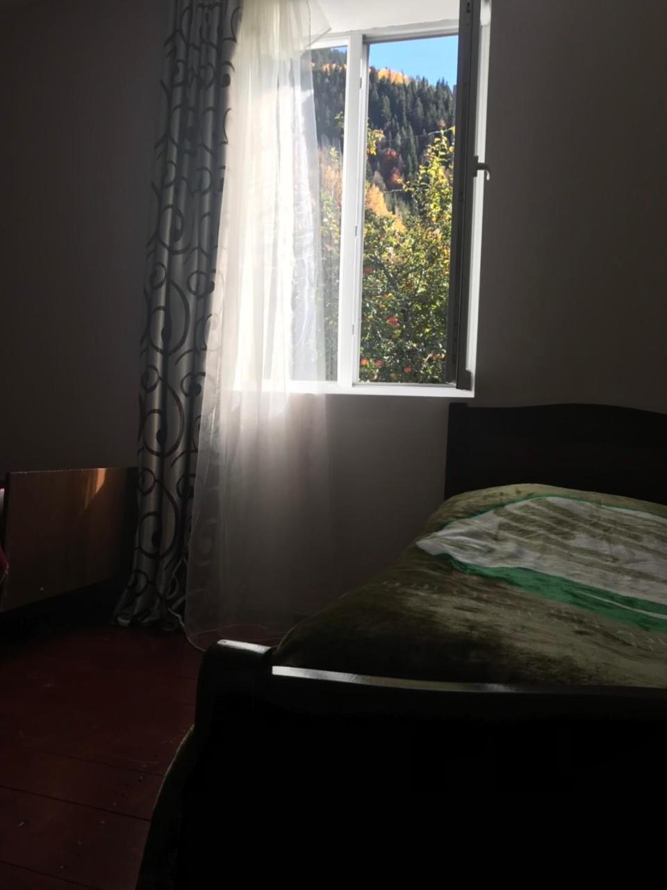 Ciuri'S Guesthouse Zhabeshi Esterno foto