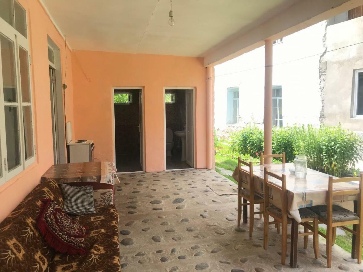 Ciuri'S Guesthouse Zhabeshi Esterno foto