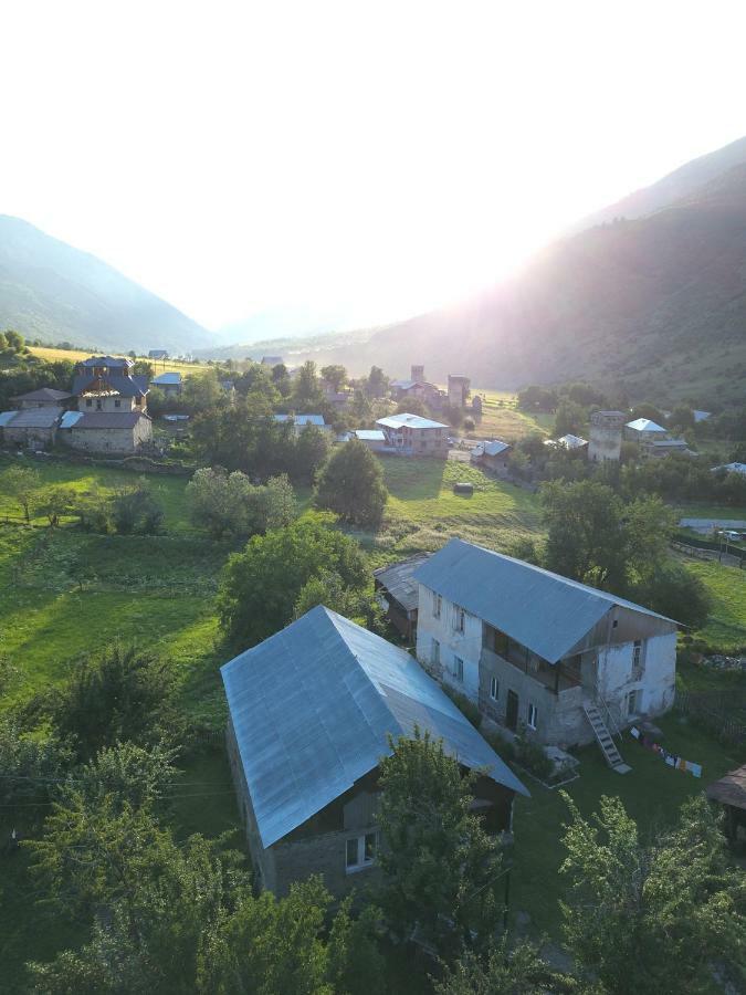 Ciuri'S Guesthouse Zhabeshi Esterno foto